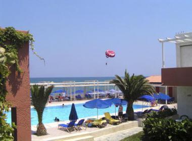 Bazén v hotelu Adele Beach